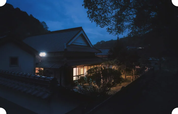 夜の外観